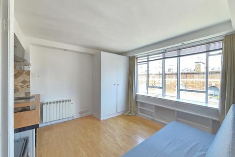 Studio to rent, Ambassador Court, Craven Terrace, W2