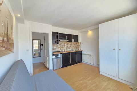 Studio to rent, Ambassador Court, Craven Terrace, W2