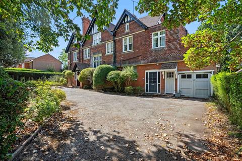 2 bedroom apartment for sale, Grafton Close, Worcester Park, KT4