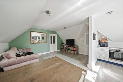 2 bedroom apartment for sale, Grafton Close, Worcester Park, KT4