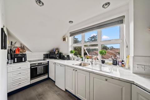2 bedroom apartment for sale, Grafton Close, Worcester Park, KT4