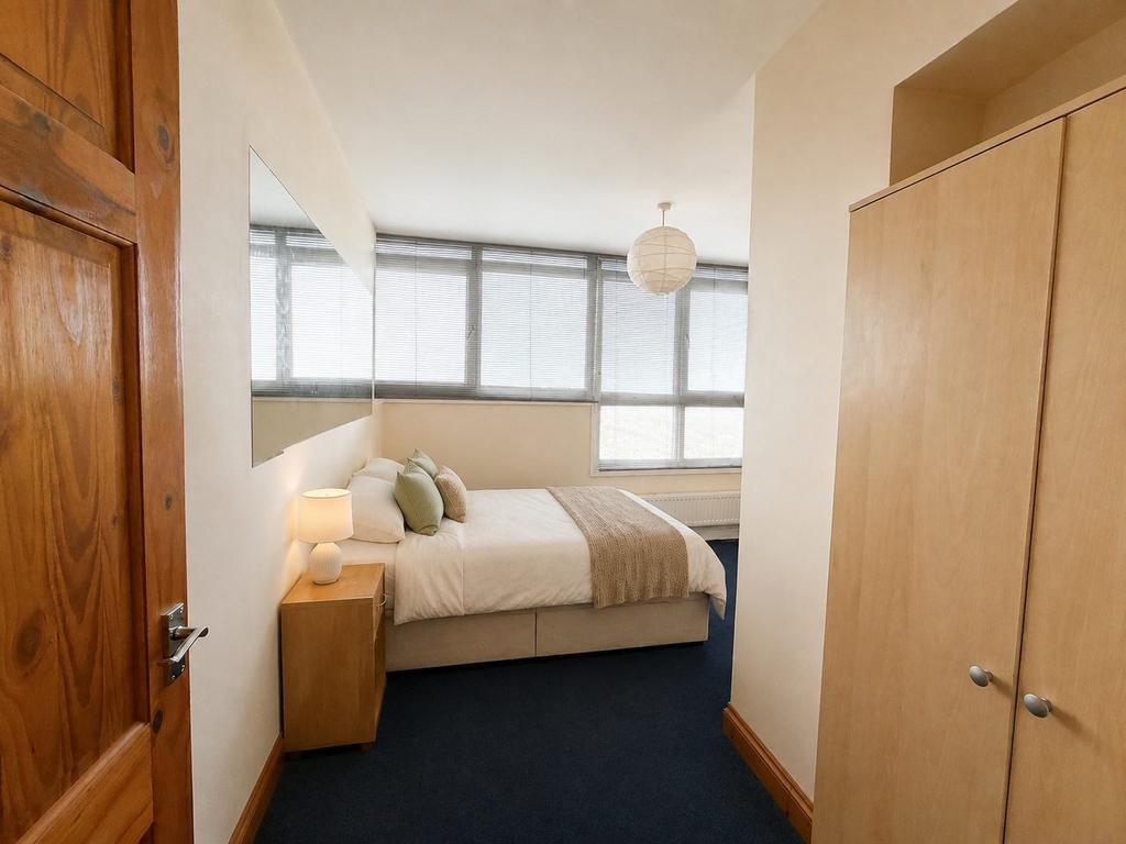 Apartment in Southampton - View 5