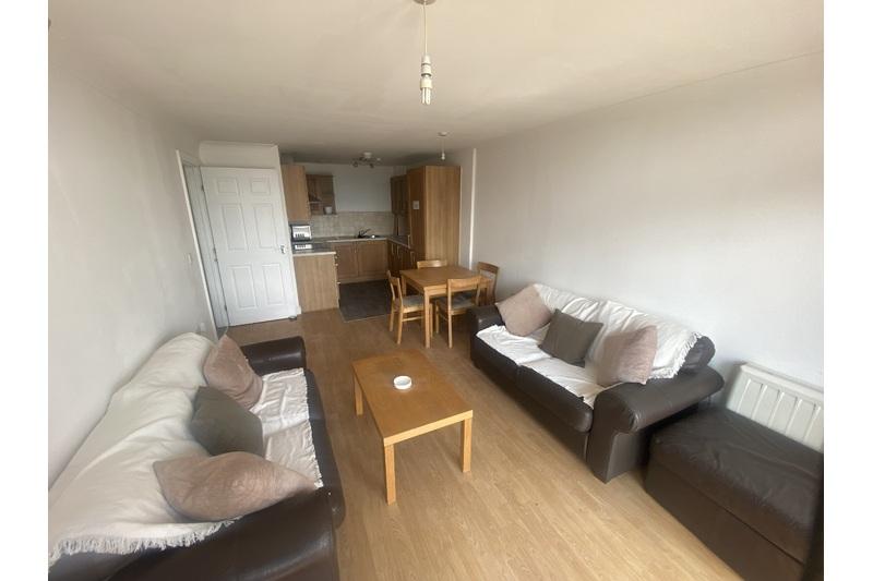 Apartment in BROMLEY BY BOW - View 5