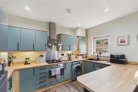 2 bedroom flat to rent, Ford Lodge, South Hylton, Sunderland