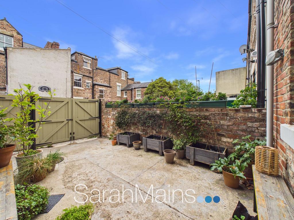 House in Newcastle Upon Tyne - View 4