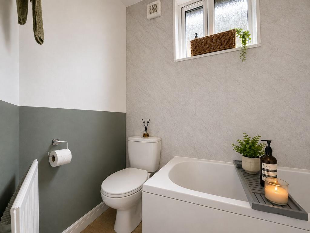House in Southampton, Midanbury - More