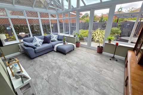 4 bedroom detached house for sale, North Close, Royston, S71