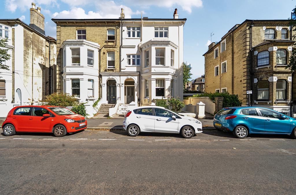 Apartment in Hove, Brighton and Hove - View 2