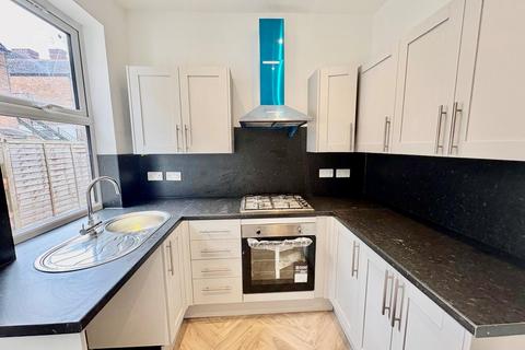 3 bedroom semi-detached house to rent, Hamilton Road, Nottingham, NG10