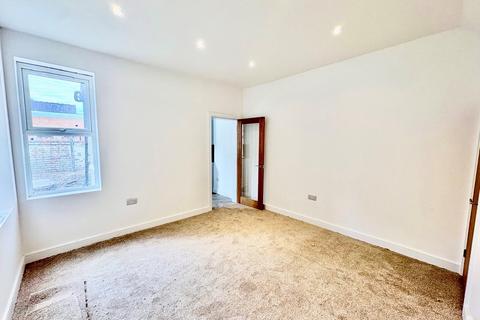 3 bedroom semi-detached house to rent, Hamilton Road, Nottingham, NG10