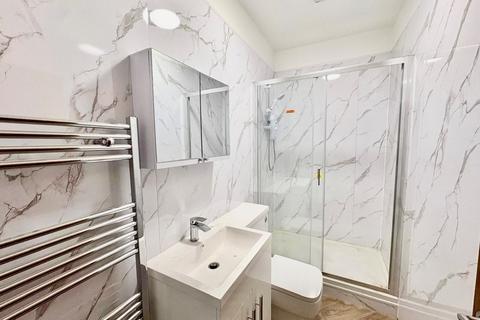 3 bedroom semi-detached house to rent, Hamilton Road, Nottingham, NG10