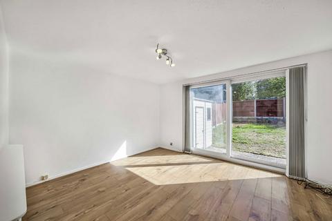 3 bedroom semi-detached house to rent, Swan Lane, London N20