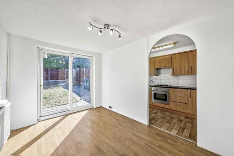 3 bedroom semi-detached house to rent, Swan Lane, London N20
