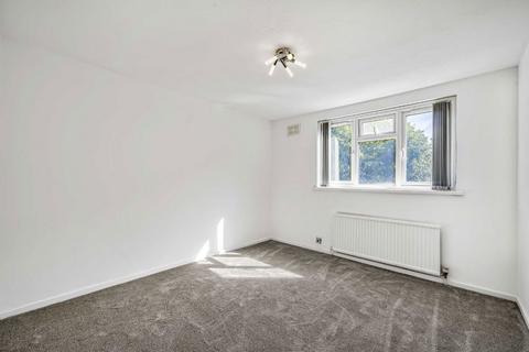 3 bedroom semi-detached house to rent, Swan Lane, London N20