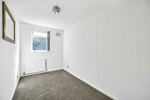 3 bedroom semi-detached house to rent, Swan Lane, London N20