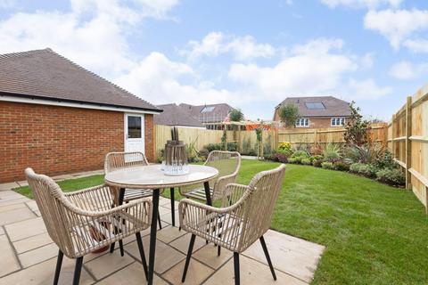 3 bedroom detached house for sale, The Heyshott, Manorwood, West Horsley, Leatherhead, Surrey, KT24
