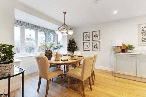 3 bedroom detached house for sale, The Heyshott, Manorwood, West Horsley, Leatherhead, Surrey, KT24