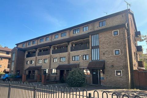 Studio to rent, Beech Court, 1540 Bristol Road South, Rednal, Birmingham, B45