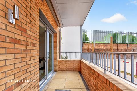 undefined, High Road, Finchley, London, N12