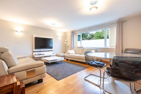 2 bedroom flat for sale, Bosworth Court, Sheldon, Birmingham