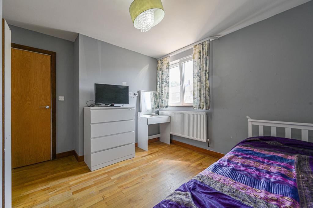 House in London - View 2