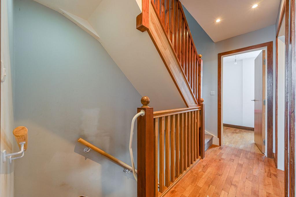 House in London - View 5
