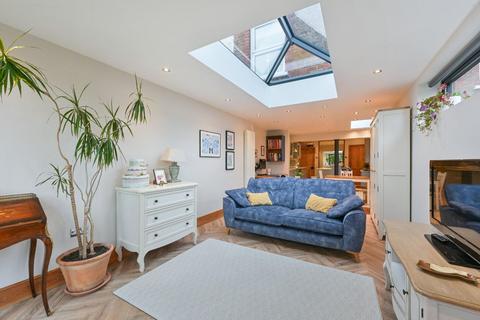 2 bedroom semi-detached house for sale, Horton Hill, Epsom, KT19