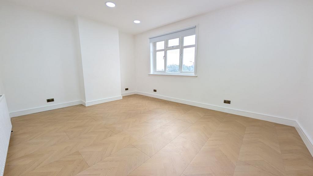 Apartment in Edgware - View 3