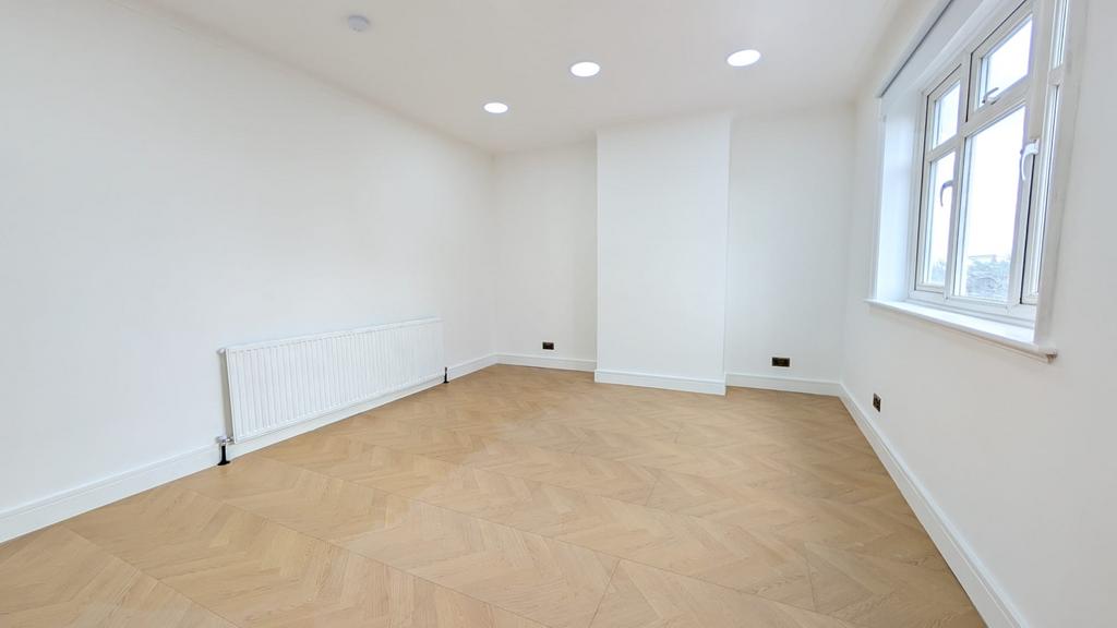 Apartment in Edgware - View 4