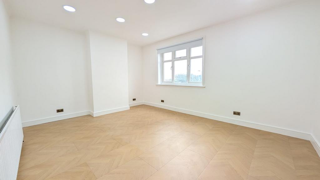 Apartment in Edgware - View 5