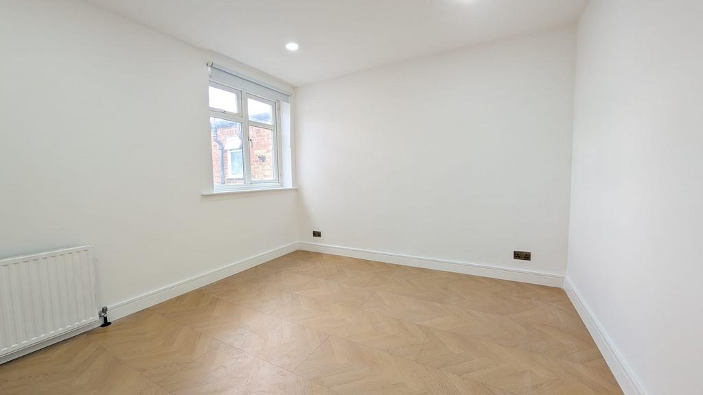 Apartment in Edgware - More