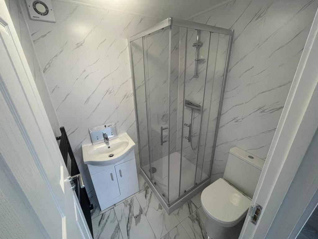 Apartment in Greenford - View 3