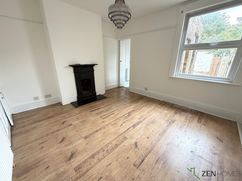 House in Croydon - More