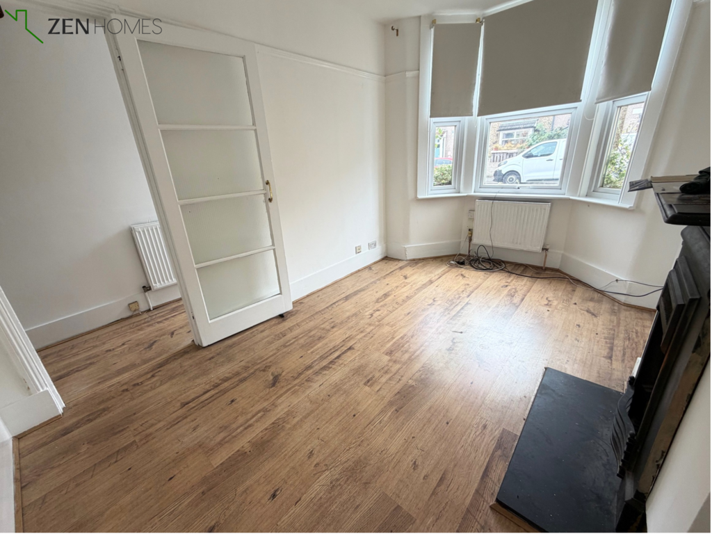 House in Croydon - View 3