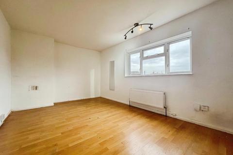 2 bedroom end of terrace house to rent, Barons Way, Egham, Surrey, TW20
