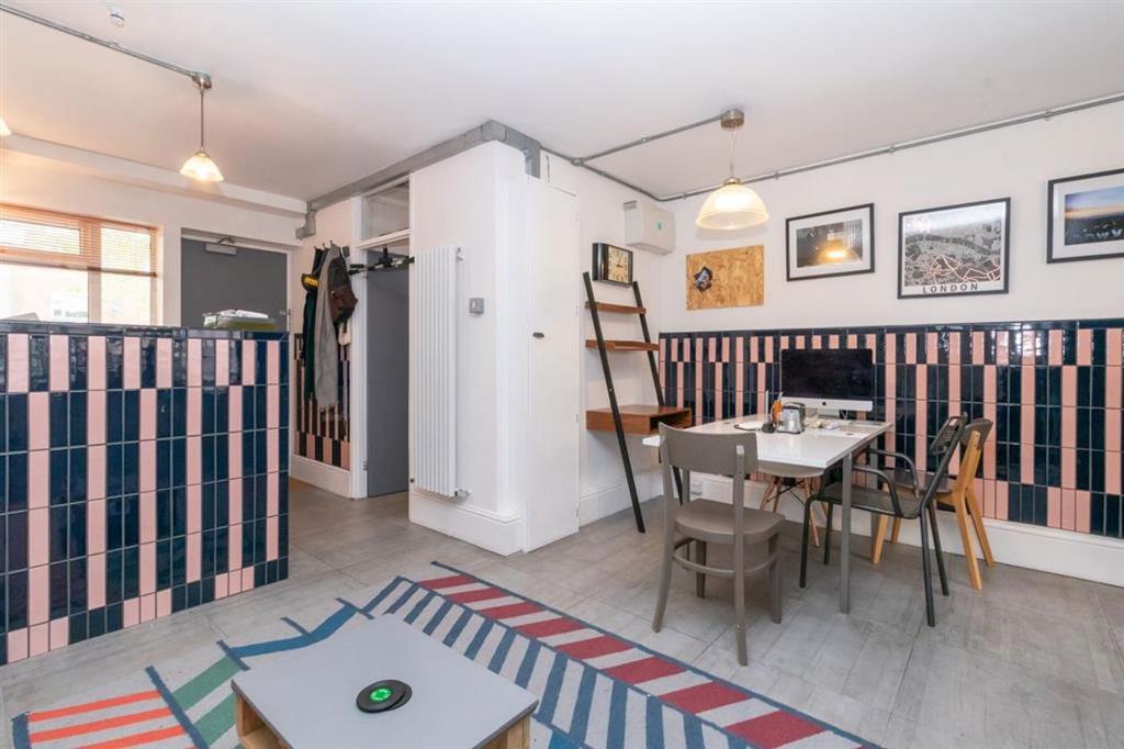 Apartment in London, Purbrook Estate, Old Kent Road - More
