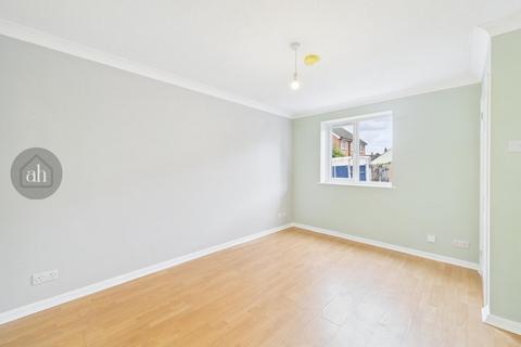 2 bedroom semi-detached house to rent, Cornmill Green, Woolpit,