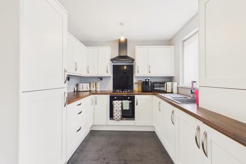 2 bedroom semi-detached house for sale, Earsham Close, Hull, HU8 9NF