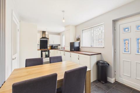 2 bedroom semi-detached house for sale, Earsham Close, Hull, HU8 9NF