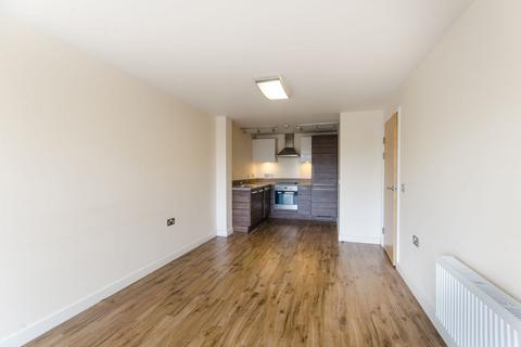 2 bedroom flat to rent, The Green, Ealing, Southall, UB2