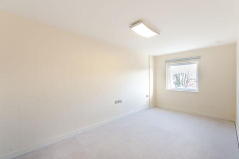 2 bedroom flat to rent, The Green, Ealing, Southall, UB2