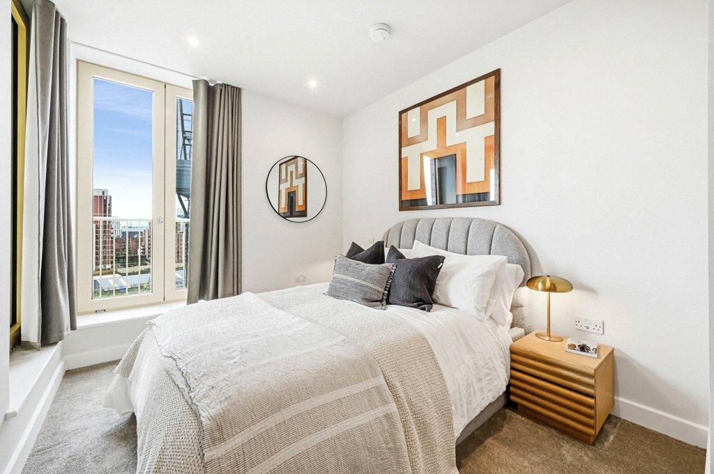 Apartment in Nine Elms - View 2