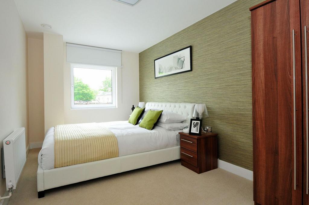 Apartment in Southall - View 4
