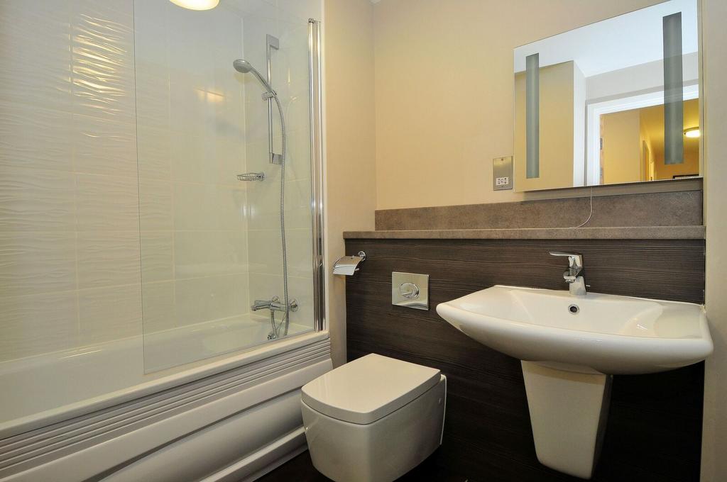 Apartment in Southall - More