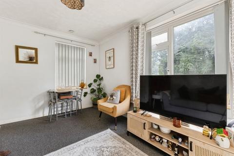 2 bedroom ground floor flat for sale, North Park Avenue, Norwich
