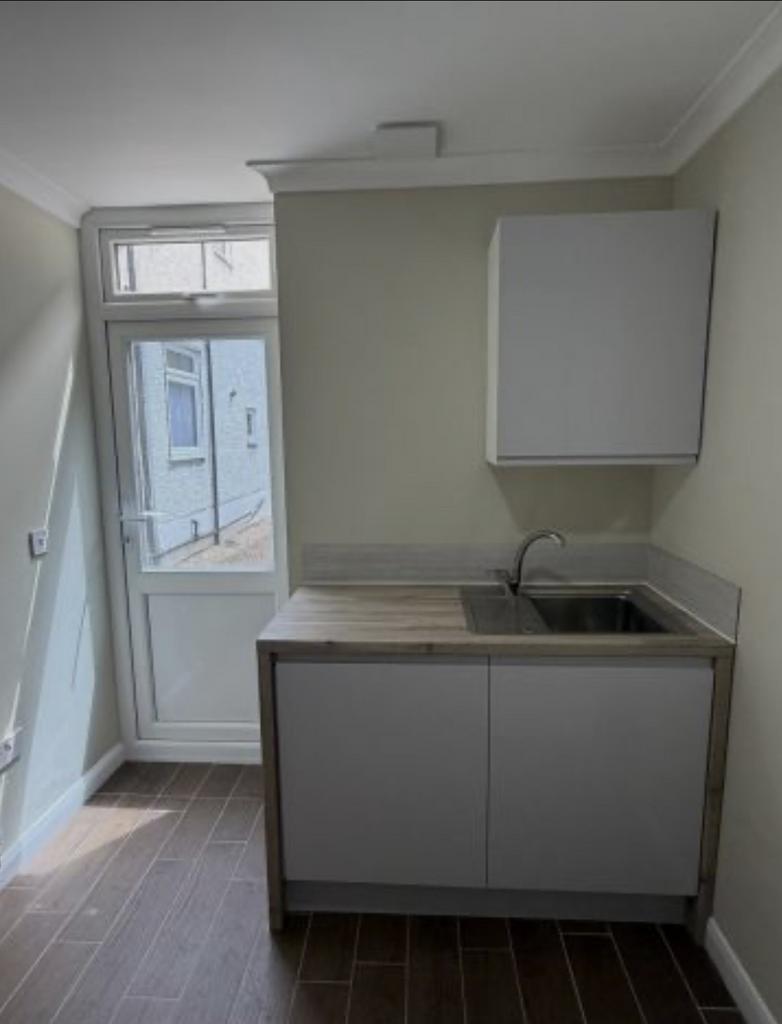 Apartment in Ilford - View 2