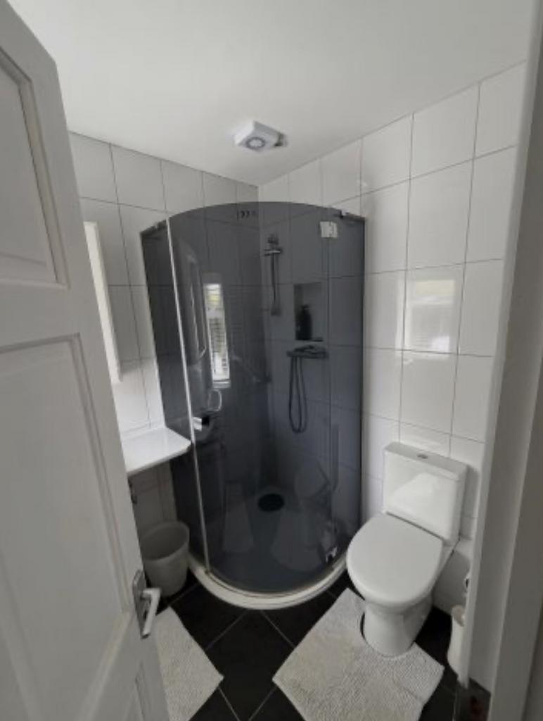Apartment in Ilford - View 4