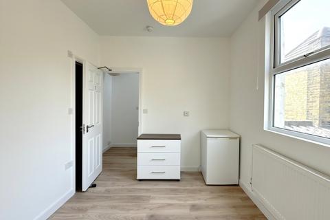 House share to rent, Fransfield Grove, London, SE26