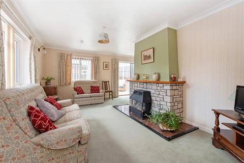 2 bedroom detached bungalow for sale, Jubilee Lane, Farnham