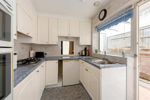 2 bedroom detached bungalow for sale, Jubilee Lane, Farnham